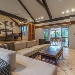 10 Wharf Street - A Tropical Family Holiday home
